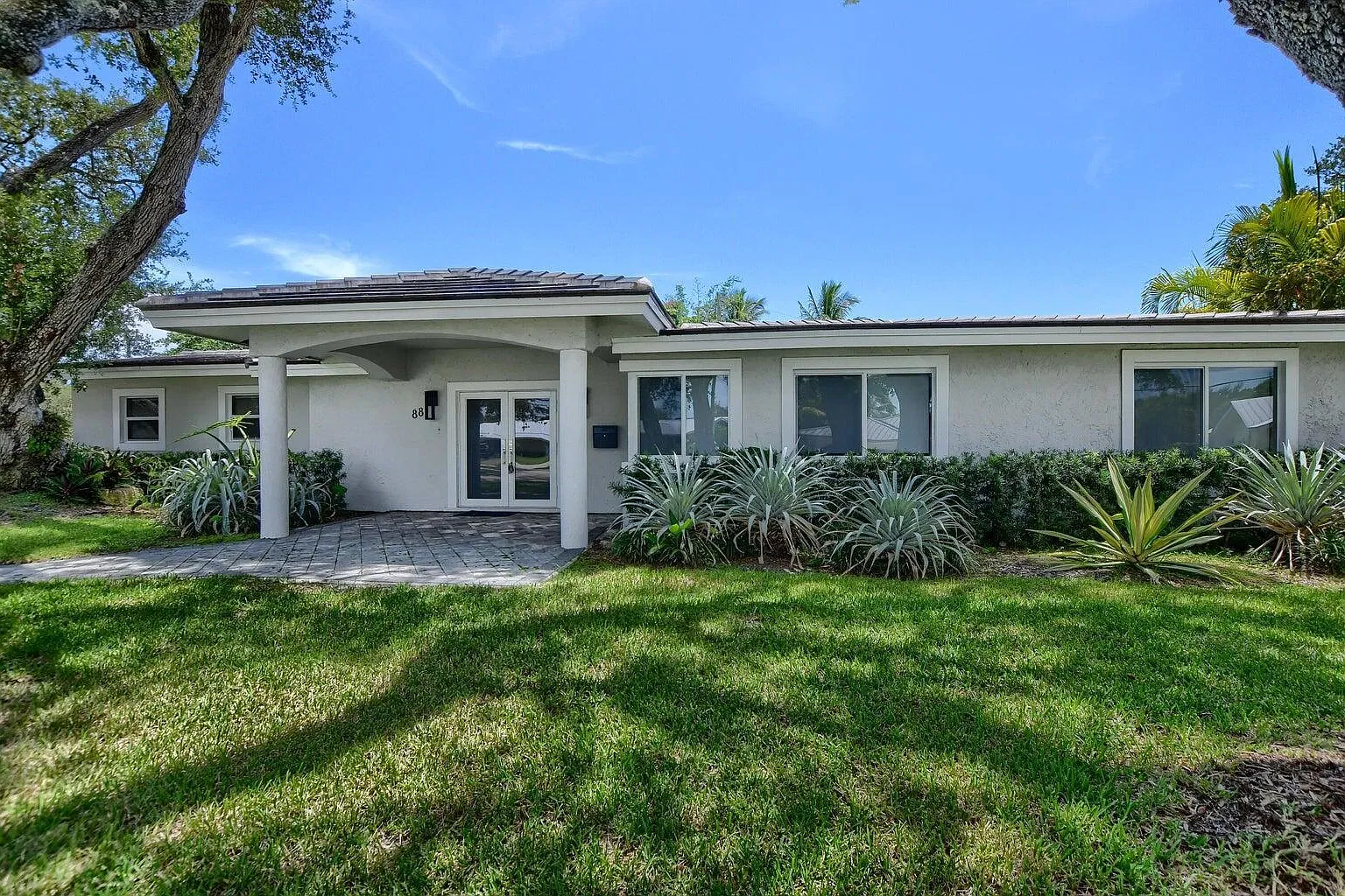4 bed, 2.5 bath, 2044 sqft, $8,000 — Photo 1
