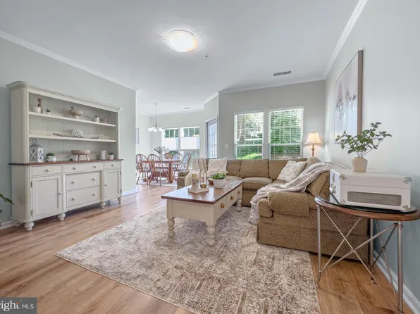 1511 N Point Dr APT 103, Reston, VA 20194
