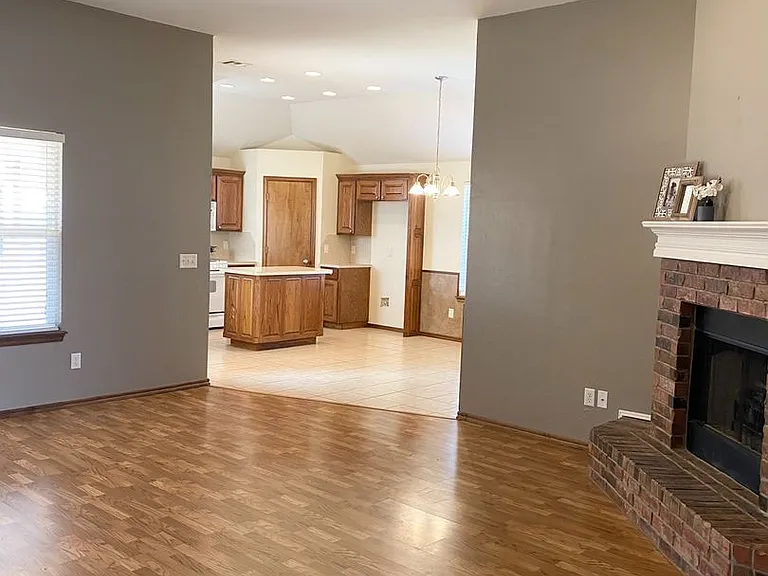 629 Loyd Ln — Photo 6