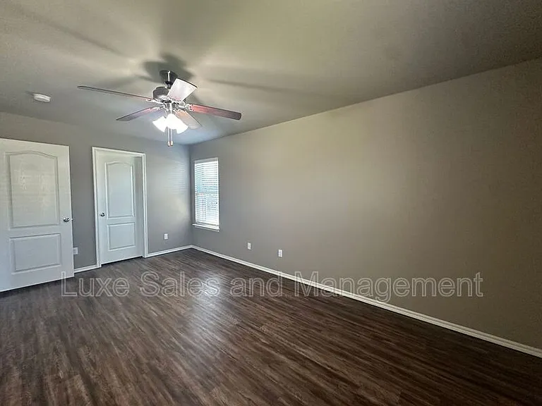 8517 SW 50th St — Photo 2