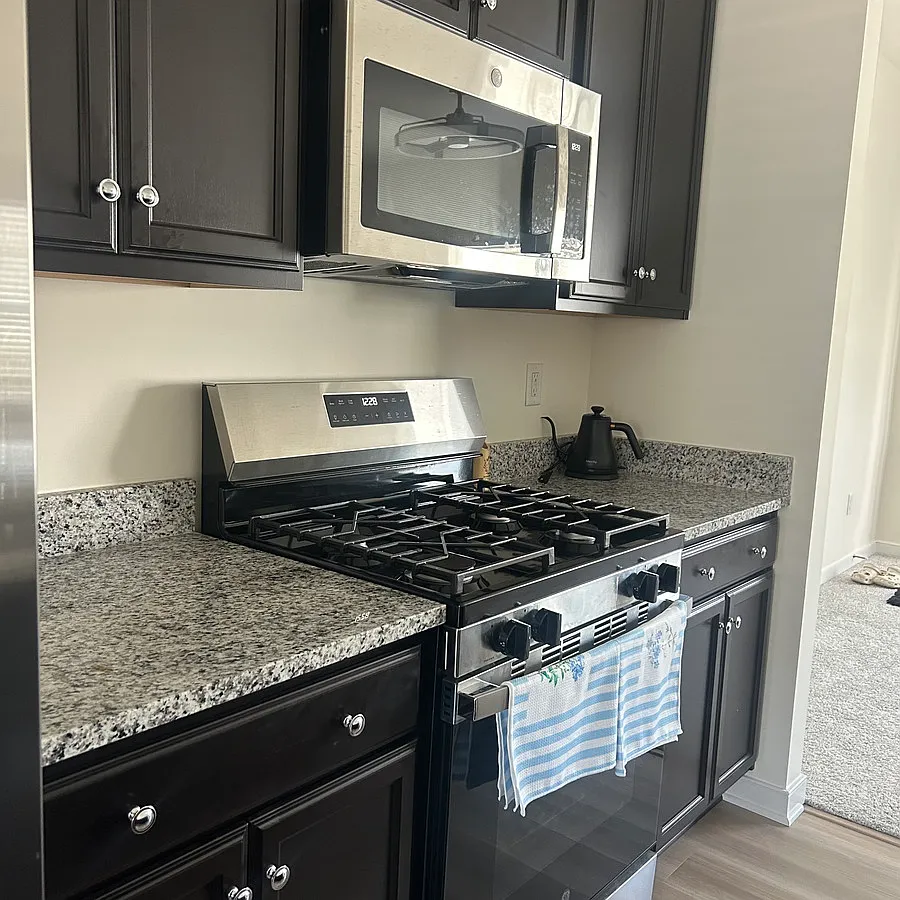 3 bed, 2.5 bath, 1336 sqft, $900 — Photo 2