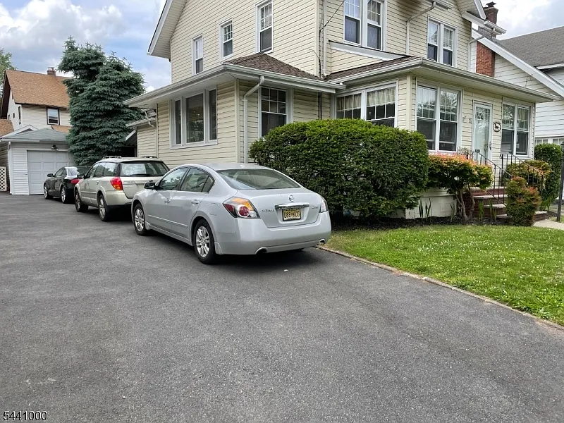 4 bed, 2.0 bath, $4,200 — Photo 2