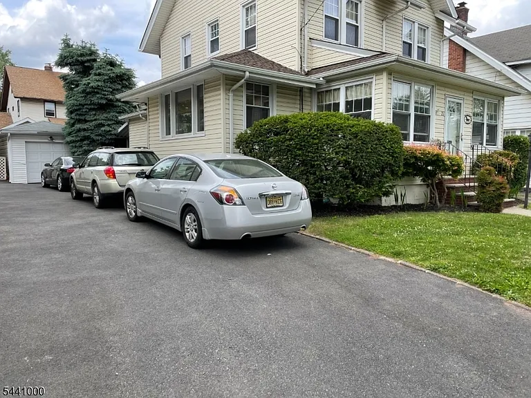 26 Parkway W — Photo 2