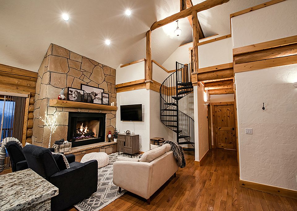 1st image of 513 Pioneer Dr