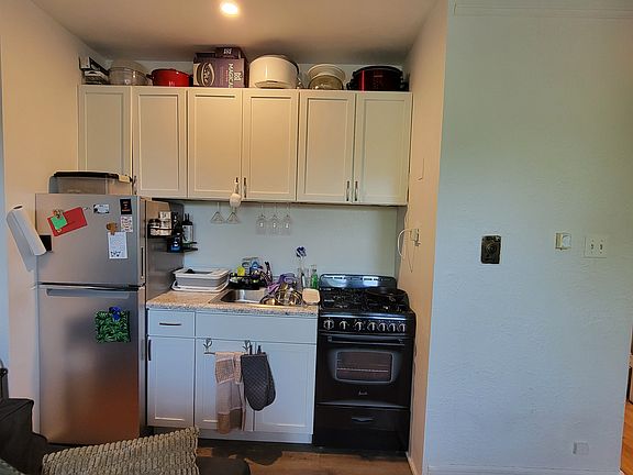 2nd image of 4117 N Wolcott Ave APT 3