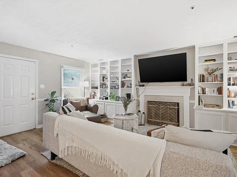 8611 Old Carriage Ct — Photo 12