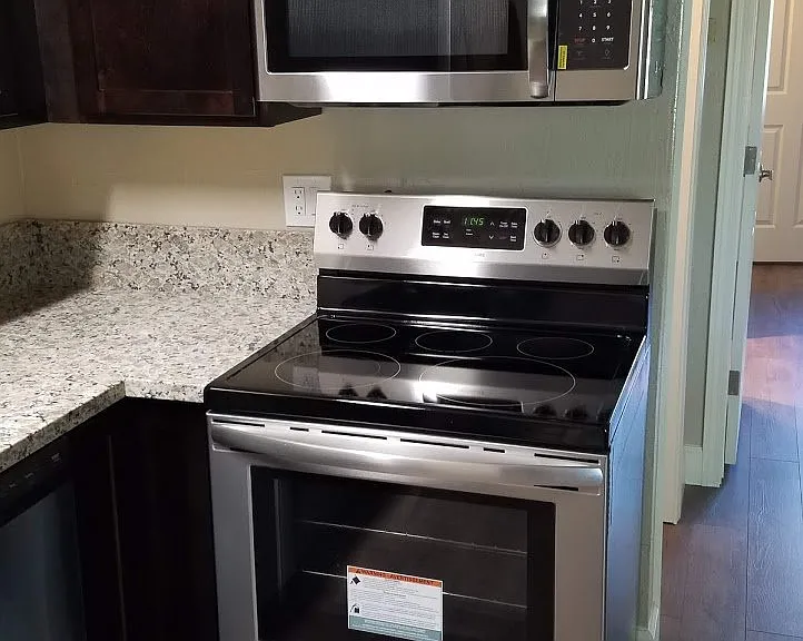 445 La Rue Ave — Photo 2