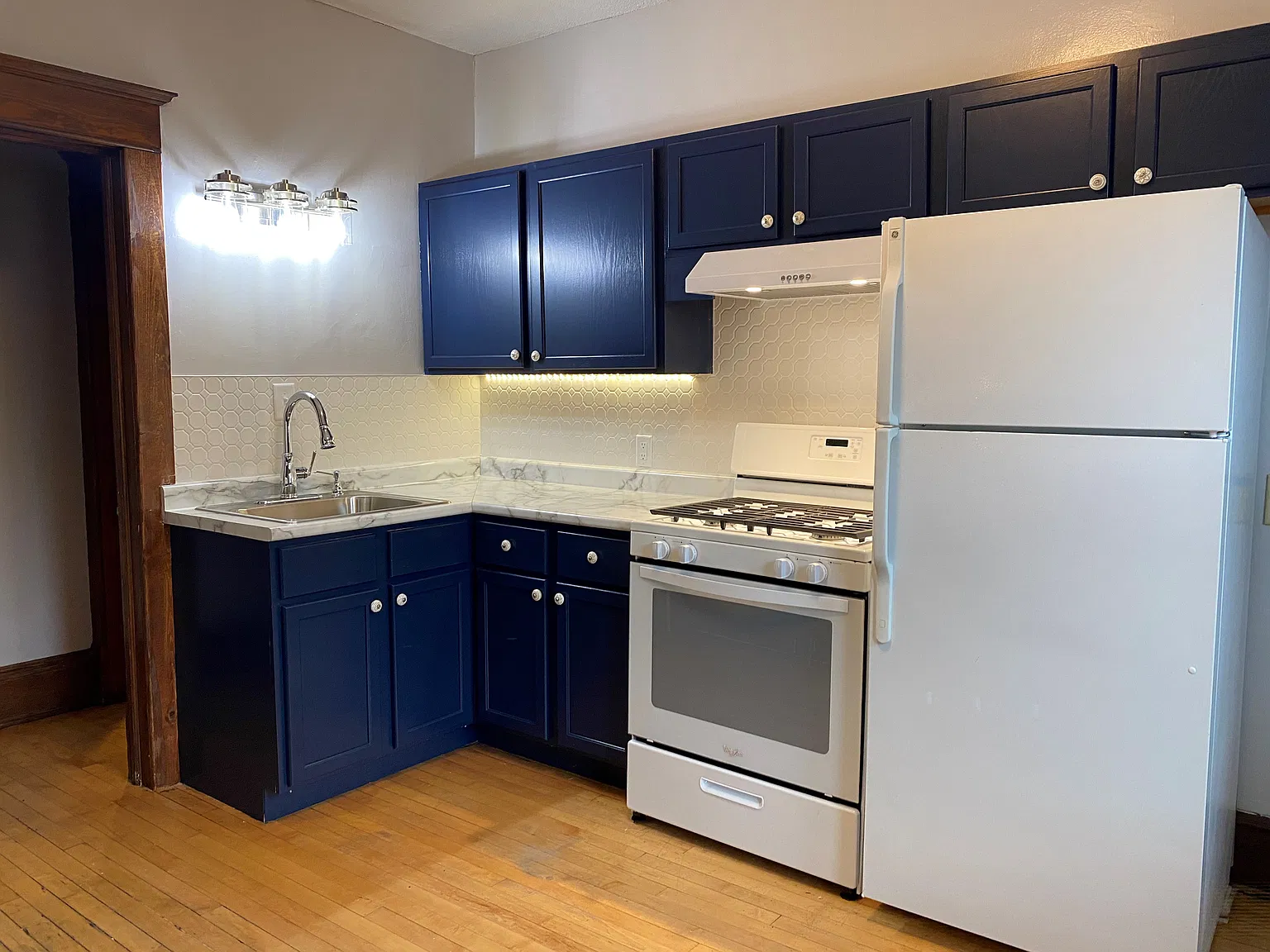 2 bed, 1200 sqft, $1,690 — Photo 2