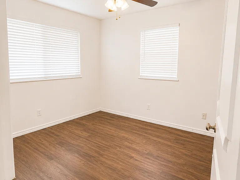 1216 Sunvalley Dr — Photo 11