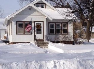 1302 Cottonwood St, Grand Forks, ND 58201