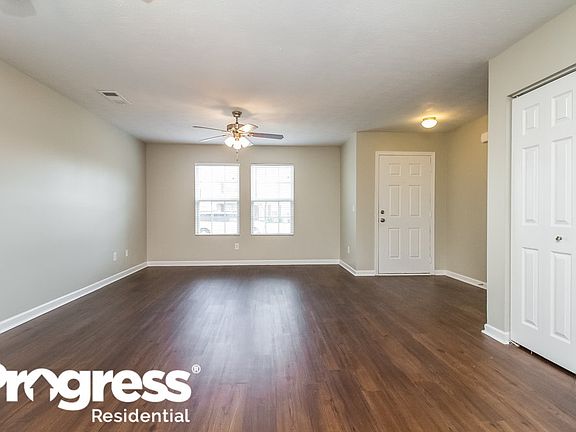 2nd image of 805 Creek Oak Dr