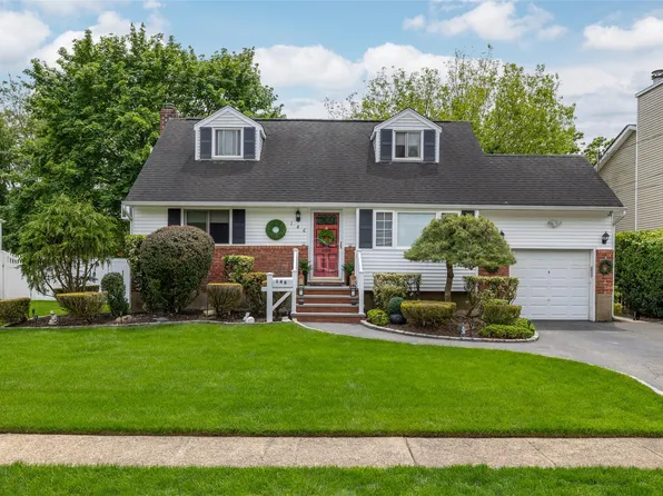 146 N Chestnut Street, Massapequa, NY 11758
