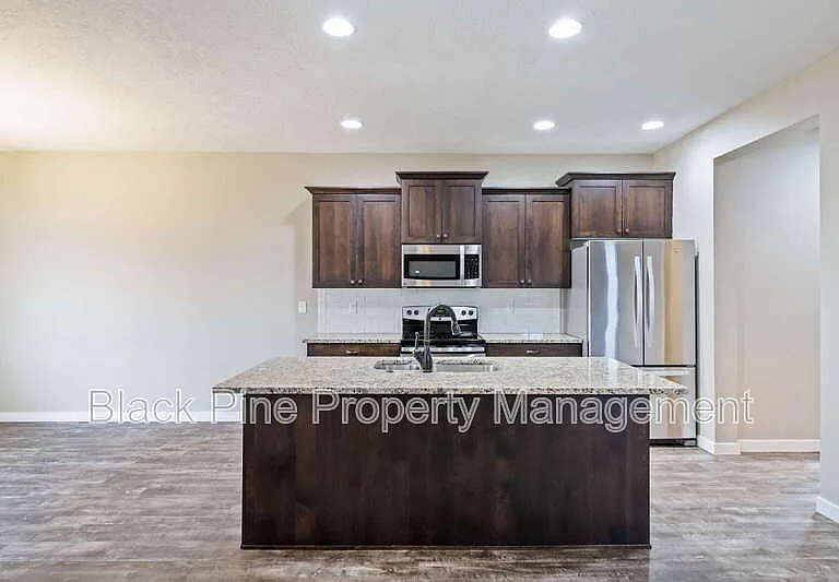 1873 N Justin Ave — Photo 11