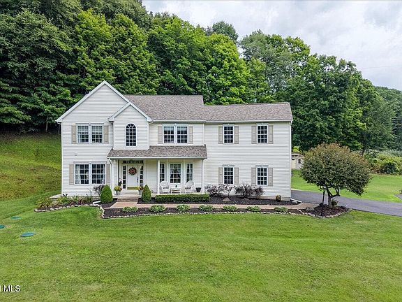 2nd image of 40 Vischer Ferry Road