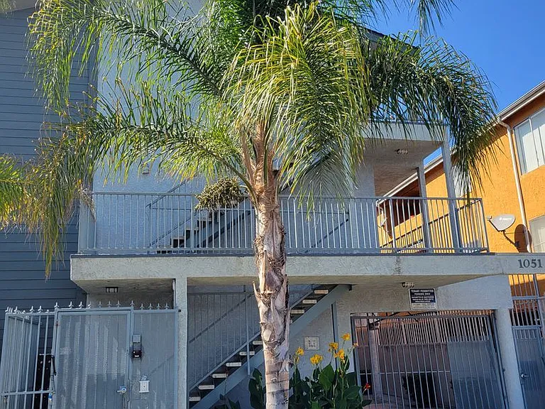 LB1051 — Photo 20