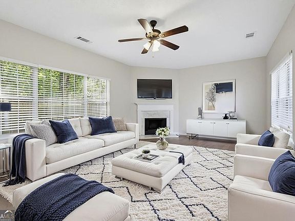 5th image of 4060 Robin Cir