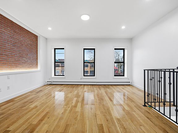 5th image of 235 Marion St #2
