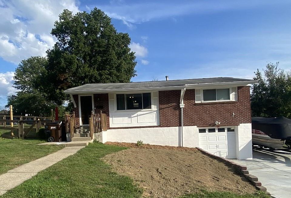 1st image of 11 Brookwood Dr