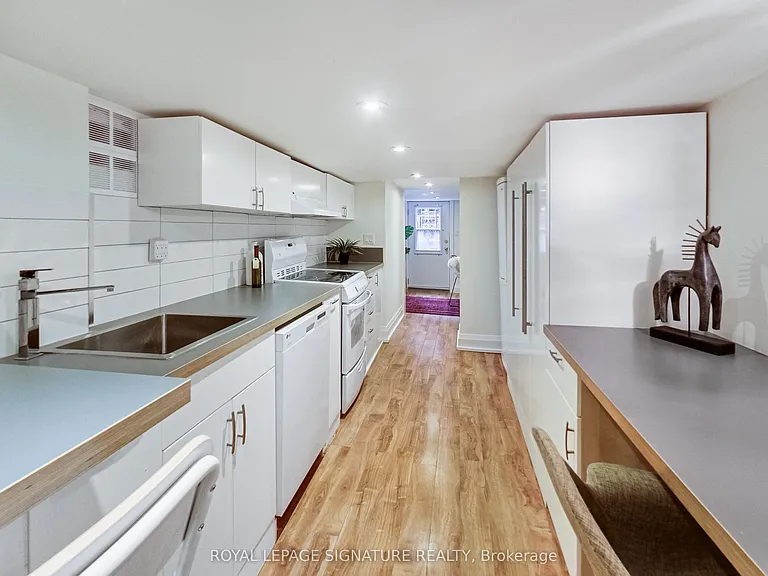6 King Edward Ave #LOWER — Photo 5