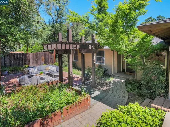 2050 Blackwood Dr, Walnut Creek, CA 94596