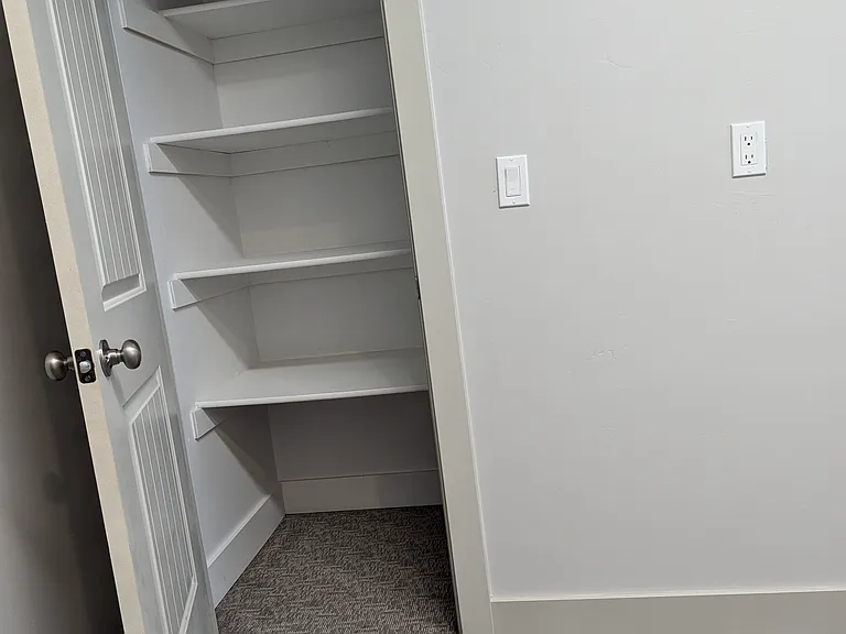 175 W 200 S — Photo 34