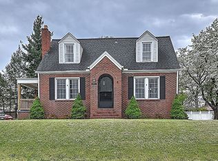 2216 Fort Henry Dr, Kingsport, TN 37664