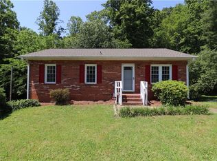 548 Heatherton Ln, Rural Hall, NC 27045