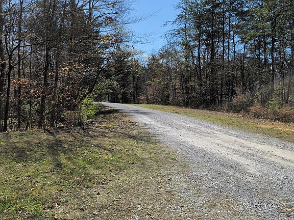 4th image of 1942 Tree Tops Ln