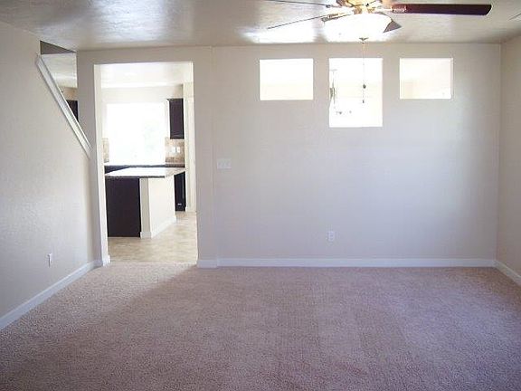 4th image of 387 W Tehuti Ave