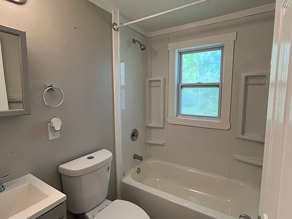 3rd image of 429 Jean Ave