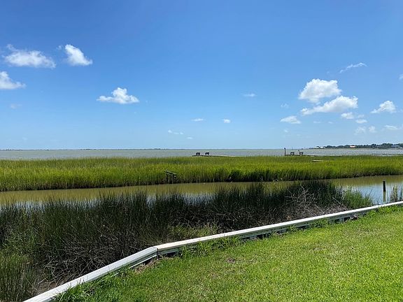 2nd image of 405 E Bayshore Dr