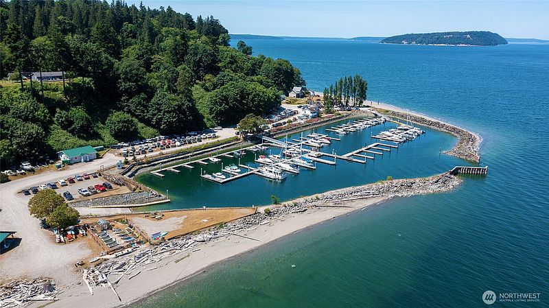 4th image of 33 K Beach Way