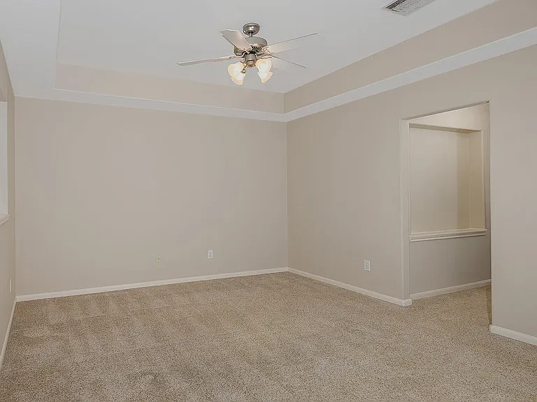 50 E Pipers Green St — Photo 22