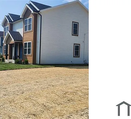 1907 W Riverview Ave — Photo 2