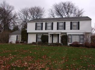 5229 Hardwoods Dr, West Bloomfield, MI 48323