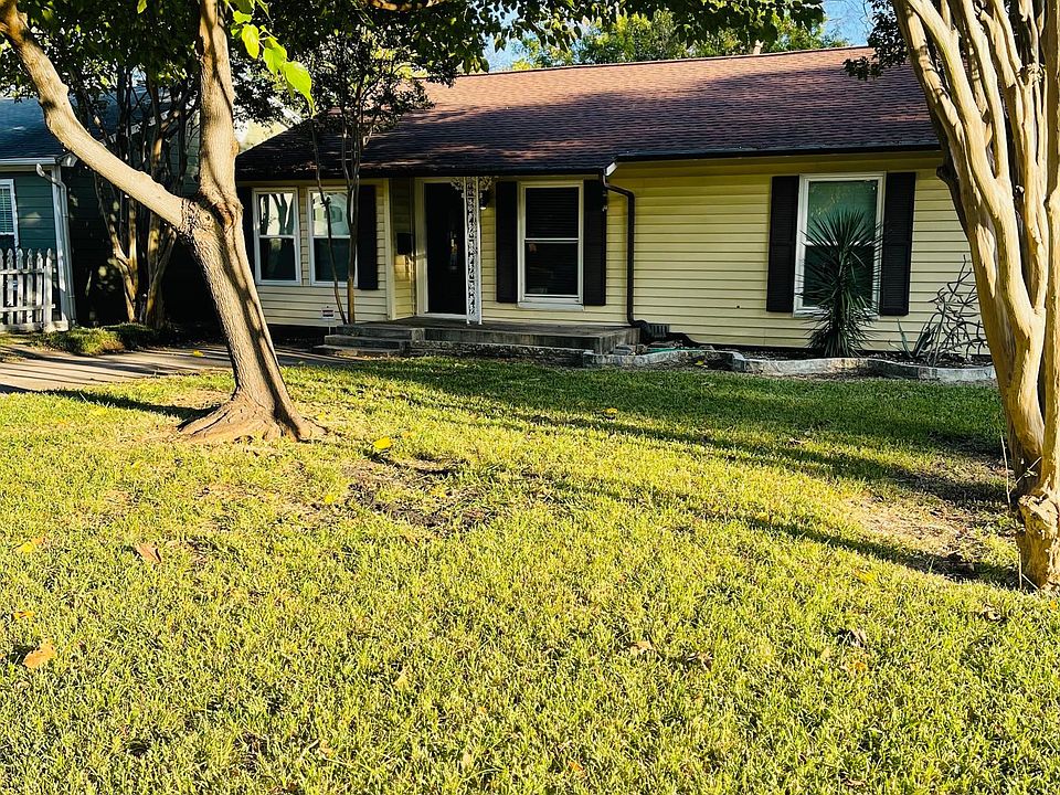 Front of the house and yard from the right.