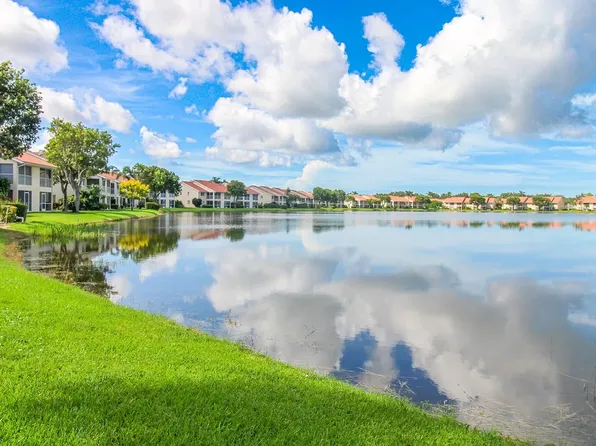 7824 Emerald Cir, Naples, FL