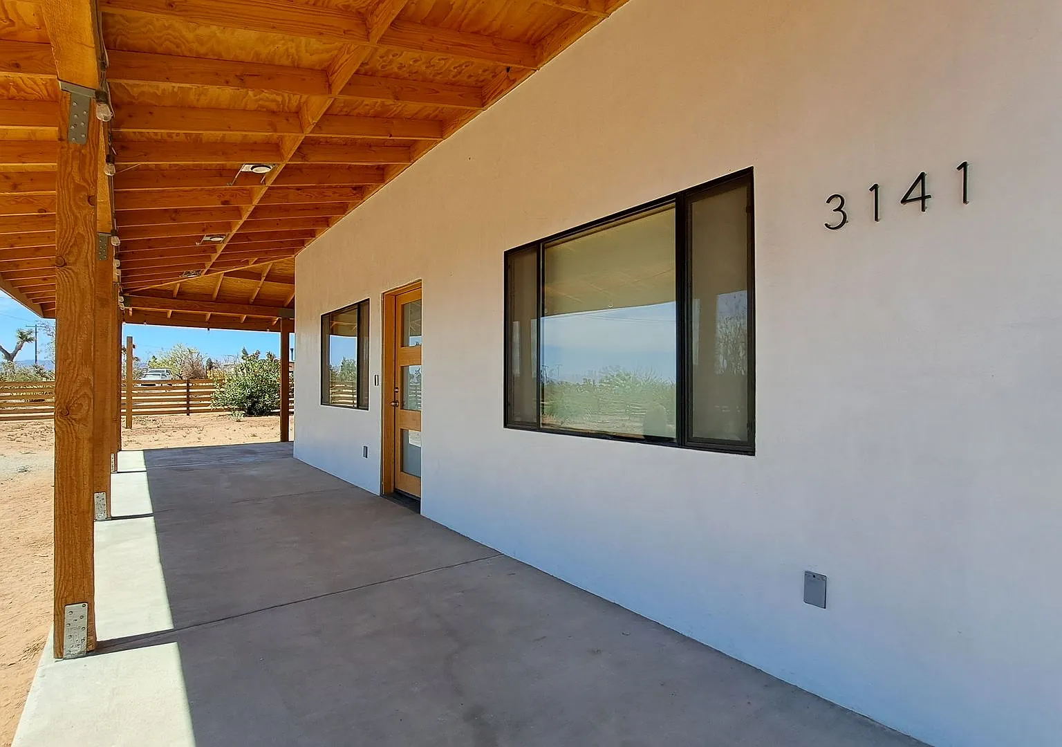 Modern 1 Bedroom — Photo 1