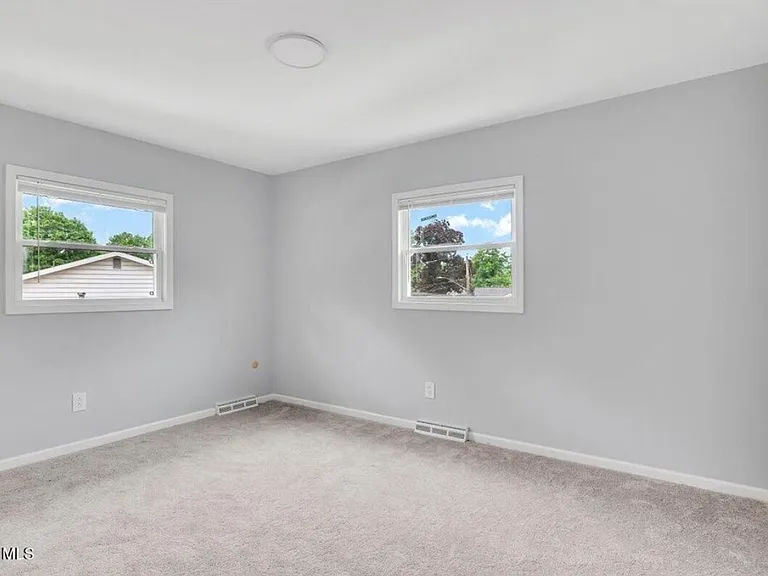 8 Woodland Dr — Photo 20