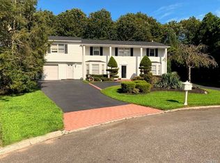 27 Stuart Dr, Coram, NY 11727