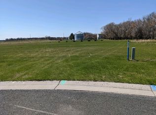 510 Prairie Rose Ave, Warren, MN 56762