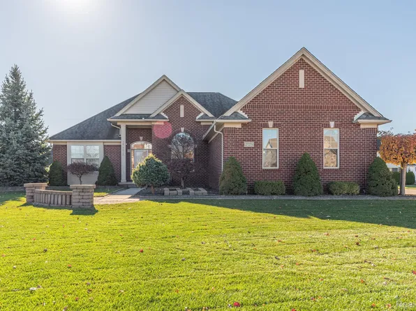 27271 Jessica Ln, Brownstown, MI 48134