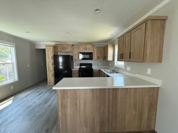 212 N Carolina Dr, Elyria, OH 44035