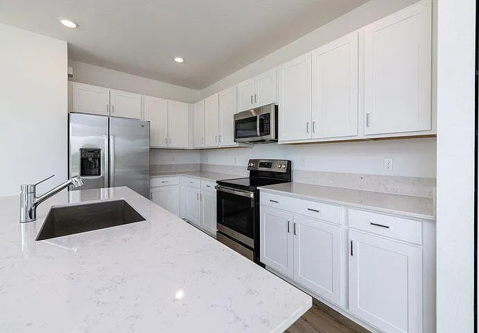 3 bed, 2.5 bath, 1821 sqft, $2,550 — Photo 3