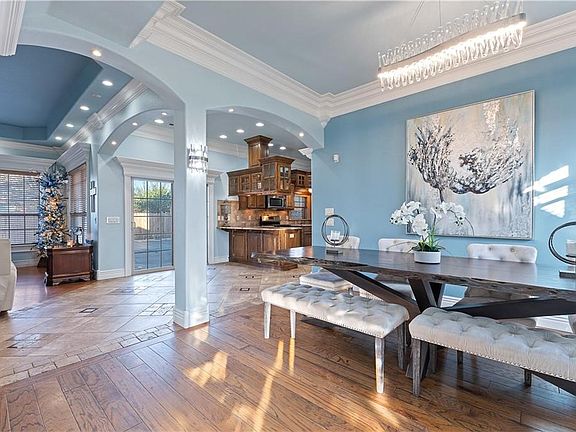 4th image of 4002 SW Town Vu Rd