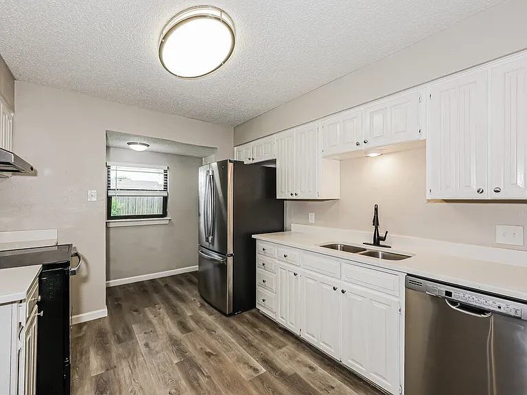933 Lemontree Dr — Photo 7