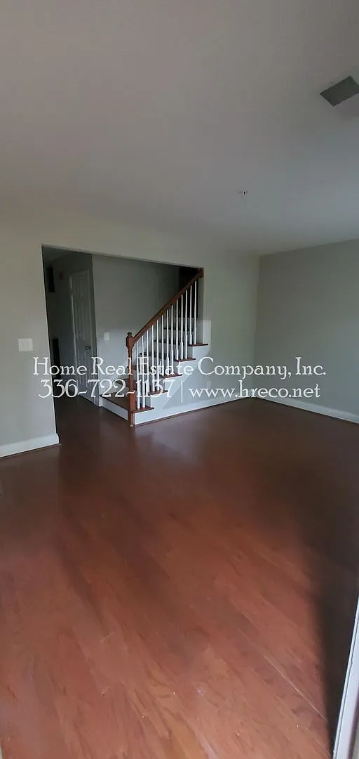 Brookglen Apartments | 1445 Brookwood Drive Apt B — Photo 3