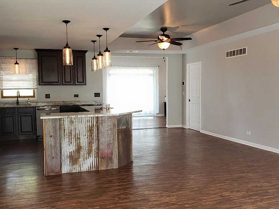 3rd image of 10228 Hickory Dr