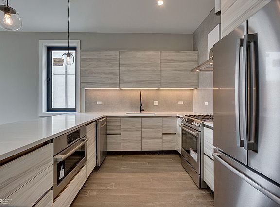 5th image of 2115 N Mozart St Unit 2