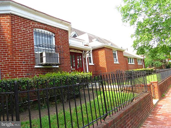 5th image of 653 11th St NE